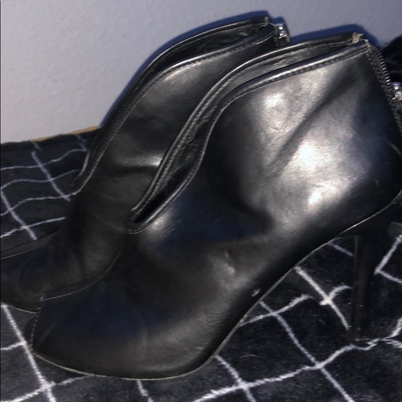 Black heels - Picture 2 of 3